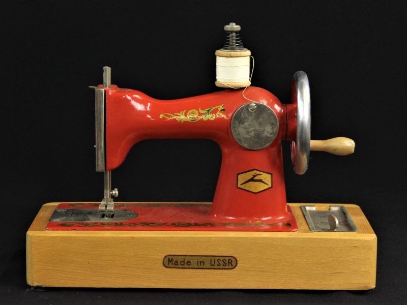 Vintage kinder naaimachine made in USSR